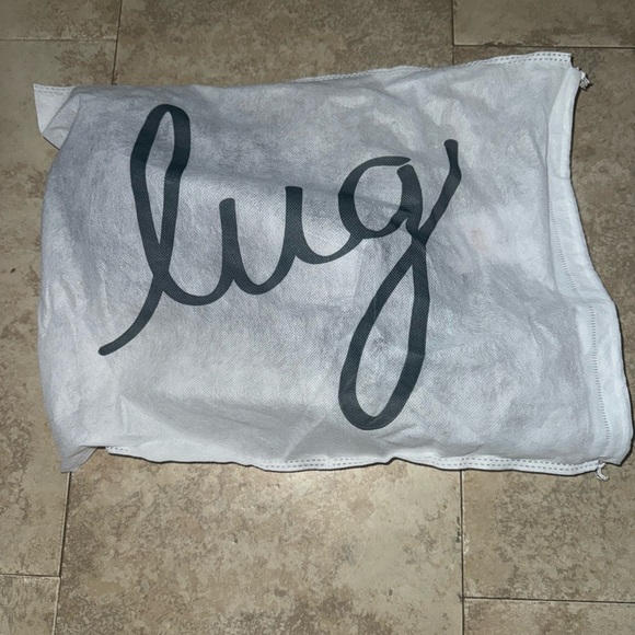NWT lug Via Matte Luxe Vegan Leather Toiletry Case in metallic pearl w/Dust bag - Picture 4 of 4